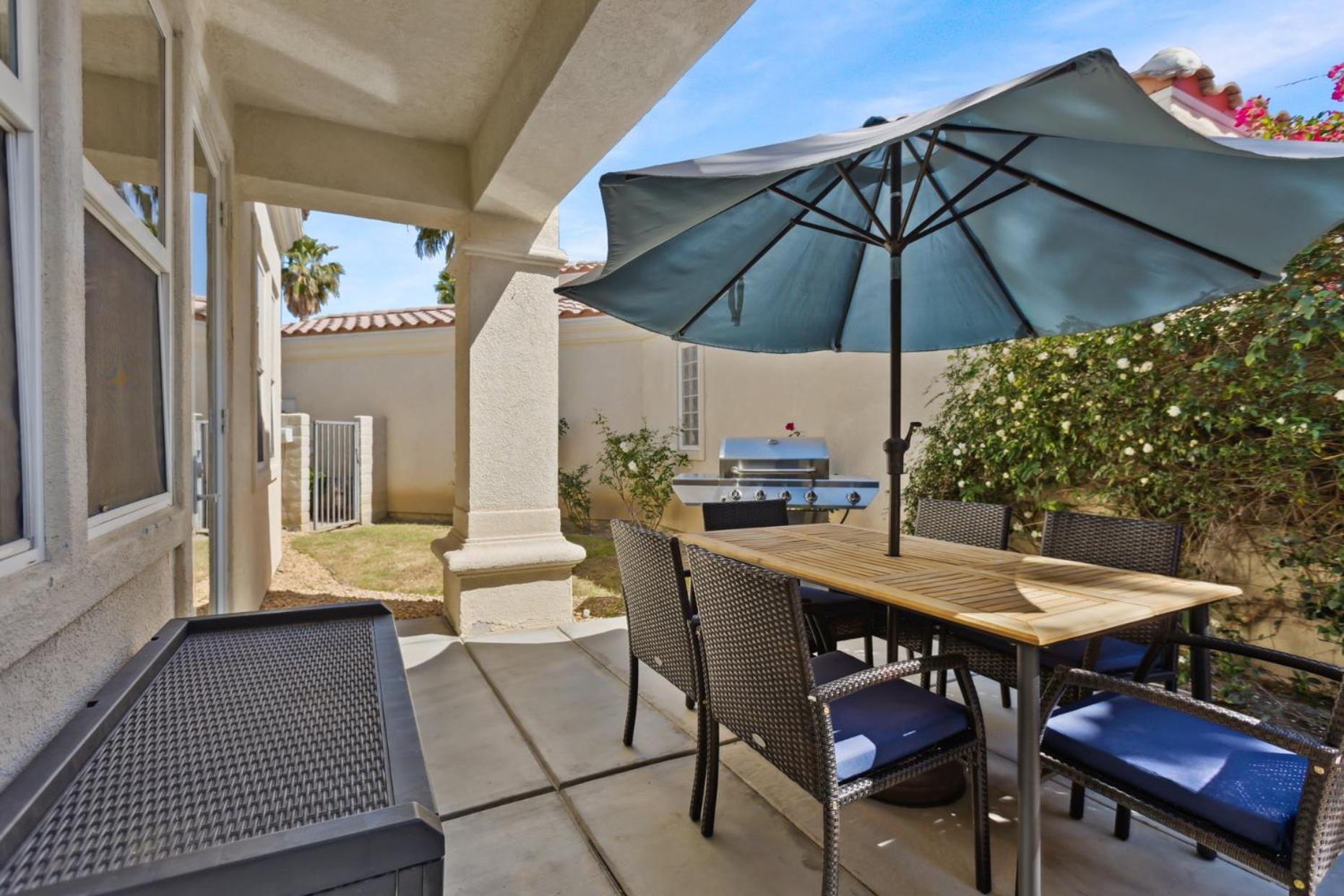 Desert Getaway By Vare Pool Gym Tennis Holiday home *